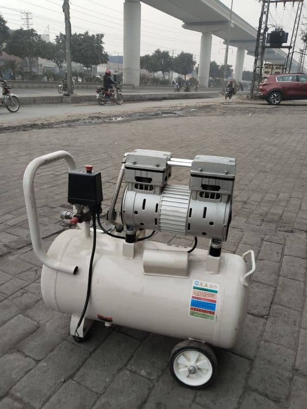 Oilfree Air Compressor 40L Tank 3