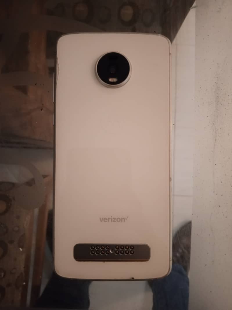 Selling Moto Z4 0