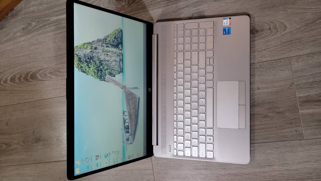 HP Laptop 15-DW3113NW (11th Generaton, i5) 15.6 FHD 6