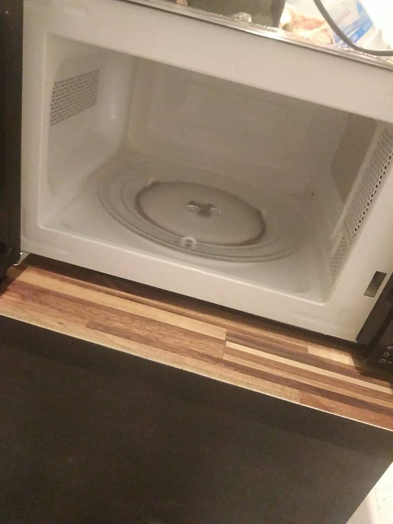 Haier Microwave 20MXP8 1