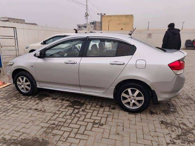 Honda City IVTEC 2013 TOTAL ORIGNAL LOW MILEAGE 4