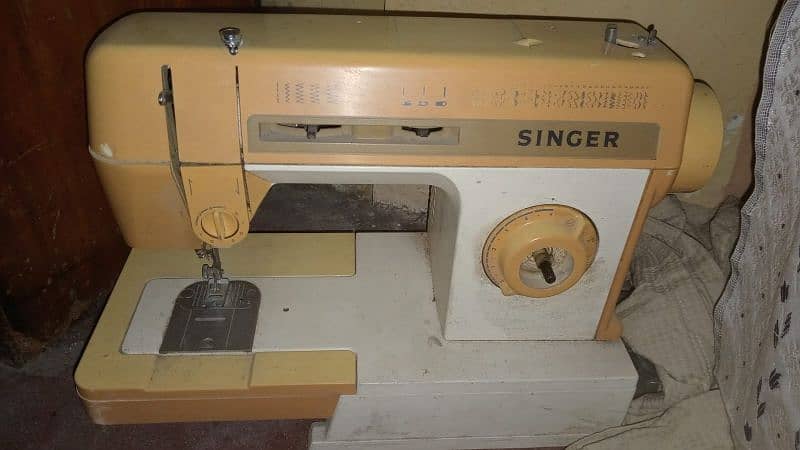 Singer sewing machine plastic body madein barazil motor kharab hai 0