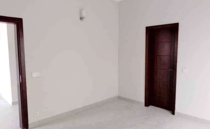 Ideal House Is Available For sale In Karachi 13