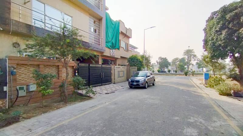 5 Marla Slightly Used Home for Sale in Dream Gardens  E Block, Defence Road Lahore. 2