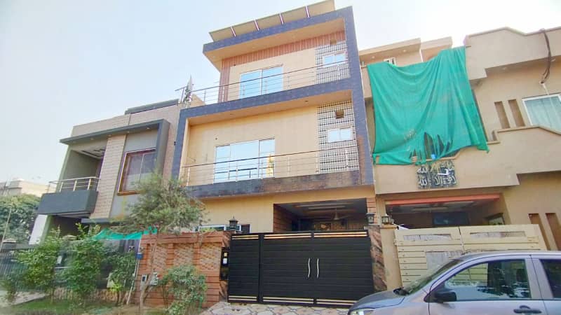 5 Marla Slightly Used Home for Sale in Dream Gardens  E Block, Defence Road Lahore. 3