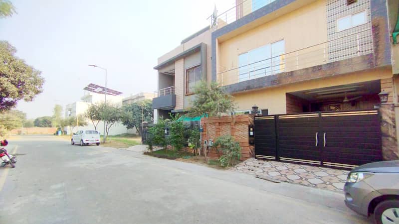 5 Marla Slightly Used Home for Sale in Dream Gardens  E Block, Defence Road Lahore. 4