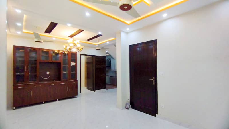 5 Marla Slightly Used Home for Sale in Dream Gardens  E Block, Defence Road Lahore. 11