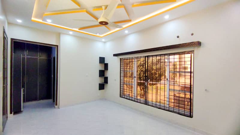 5 Marla Slightly Used Home for Sale in Dream Gardens  E Block, Defence Road Lahore. 27