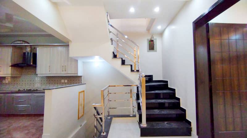 5 Marla Slightly Used Home for Sale in Dream Gardens  E Block, Defence Road Lahore. 34