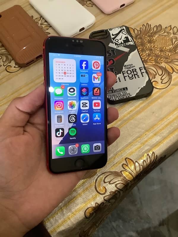 iPhone SE 2020 PTA + Charger free 6