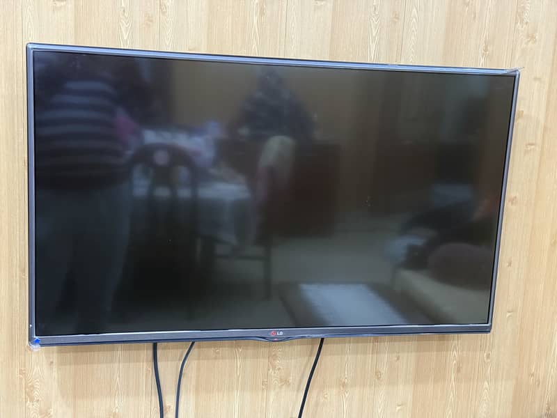 LG 42 inches LCD TV 0