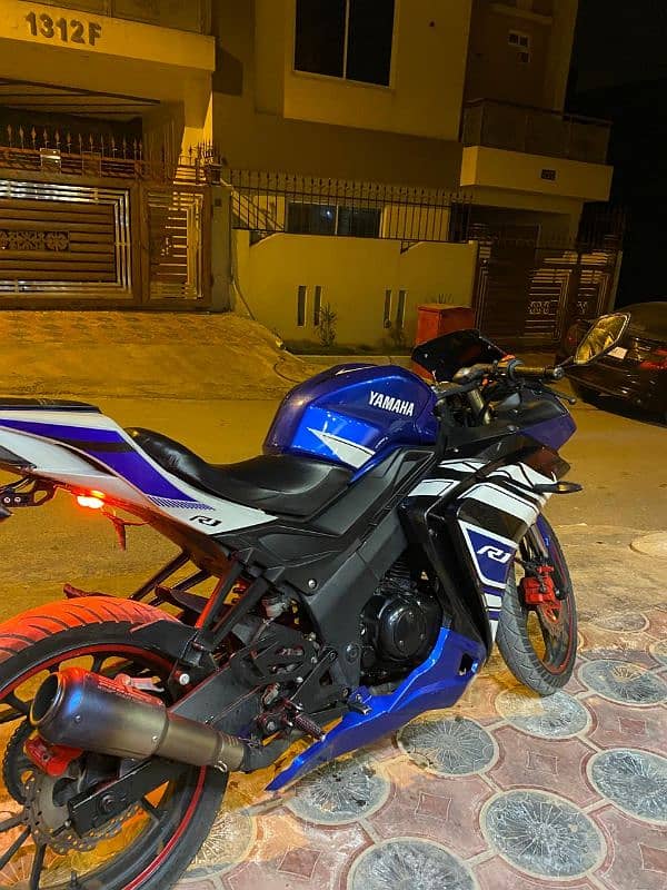 Yamaha R1 (Replica) 0