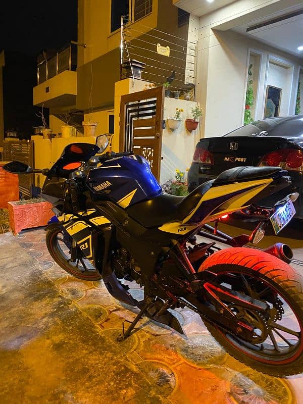 Yamaha R1 (Replica) 1