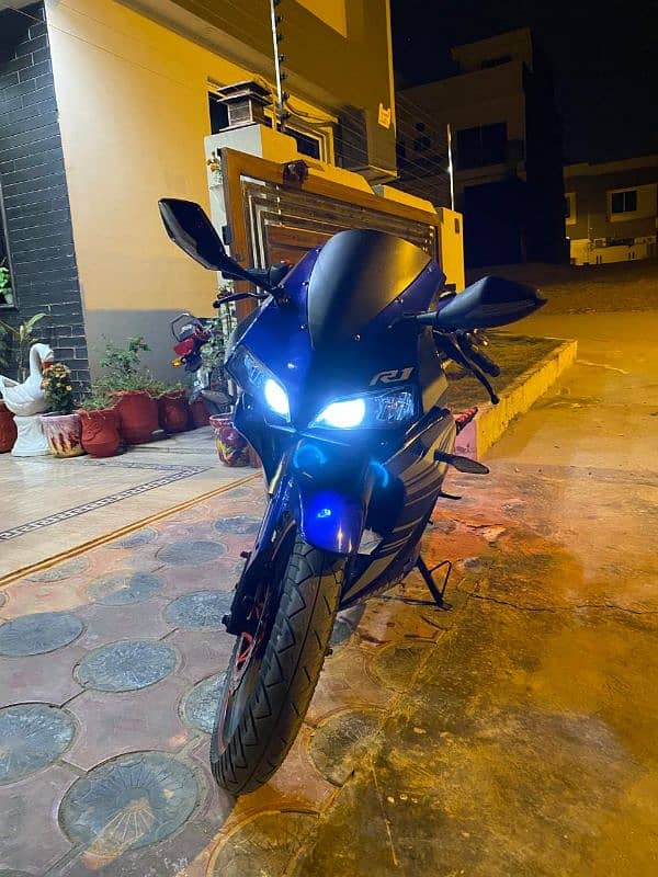 Yamaha R1 (Replica) 3