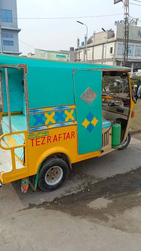 Tez Raftar Auto Rickshaw 6 Sitter 8