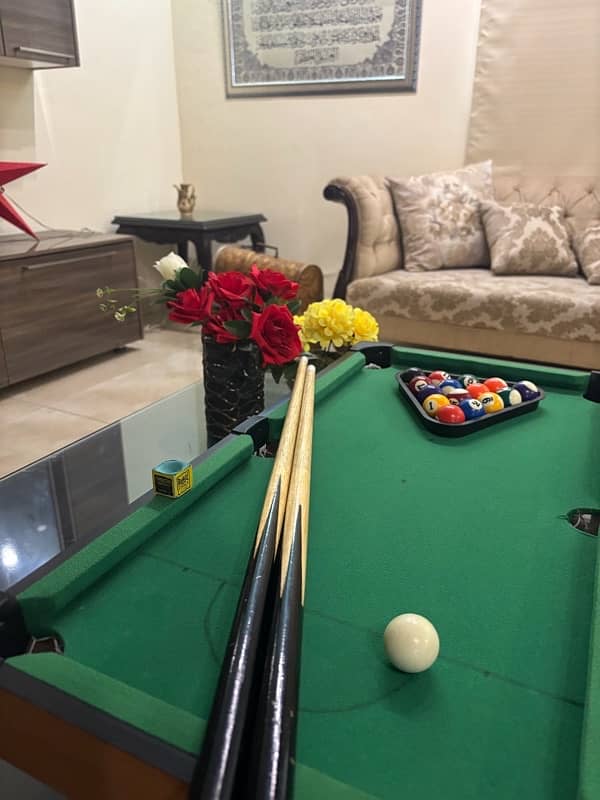 Home Used Snooker ( 2 Months) 10/10 condition With 2 Cues 1 Chalk 1 1