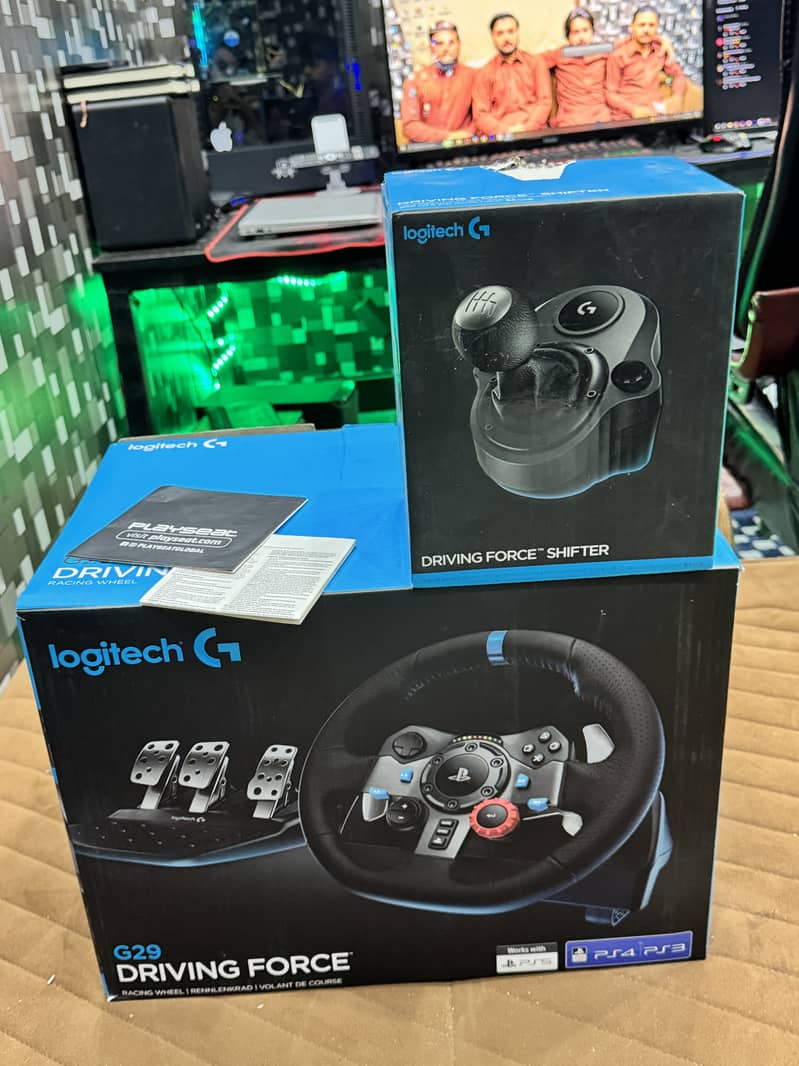 LOGITECH G29 with SHIFTER JUST LIKE BRAND NEW FOR GAMERS 9