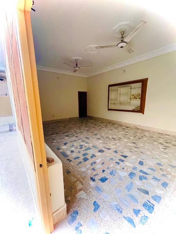 Prime Location Upper Portion 10 Marla For rent In Warsak Road 10