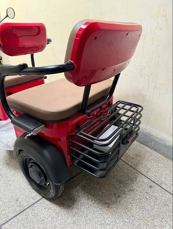 Three Wheel Electric scooty For Disable / Special Persons New 2024 8