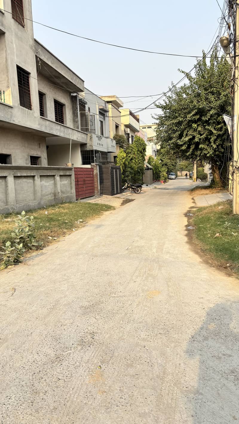 House For Sale In Semi Commercial Near Umer Hospital Johar Town 80 Feet Road 8 Room 4