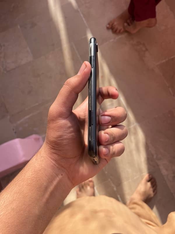 iPhone xr All okay BH 90 Orignal 64 gb koi fault nh ha 1