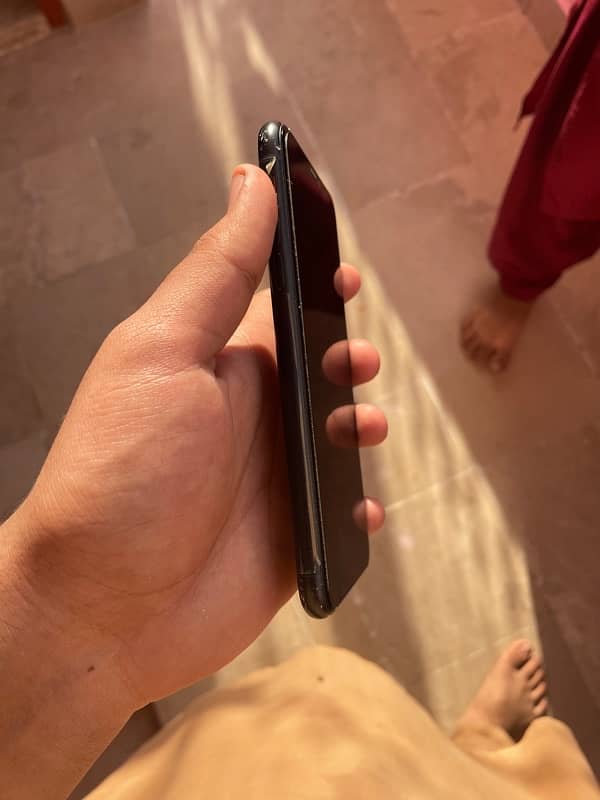 iPhone xr All okay BH 90 Orignal 64 gb koi fault nh ha 2