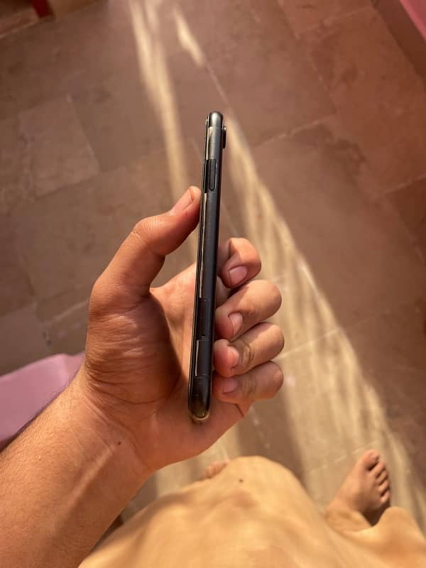 iPhone xr All okay BH 90 Orignal 64 gb koi fault nh ha 4