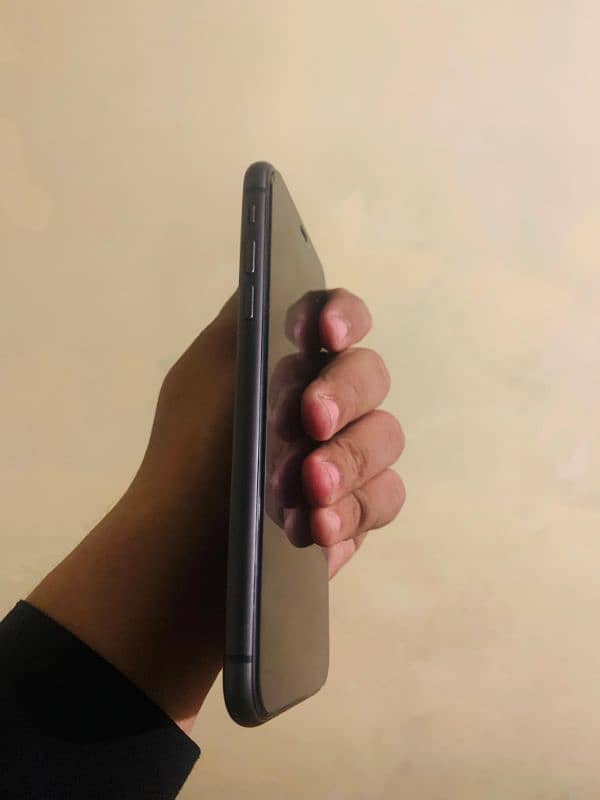 IPHONE 11 Selling 3