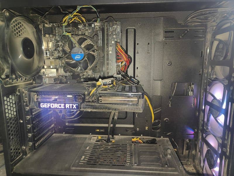 Gaming PC with complete setup 7