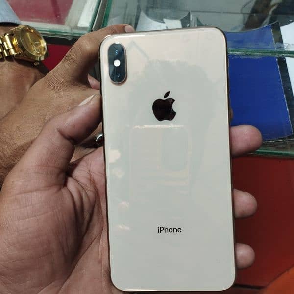 Apple iPhone XS Max 3