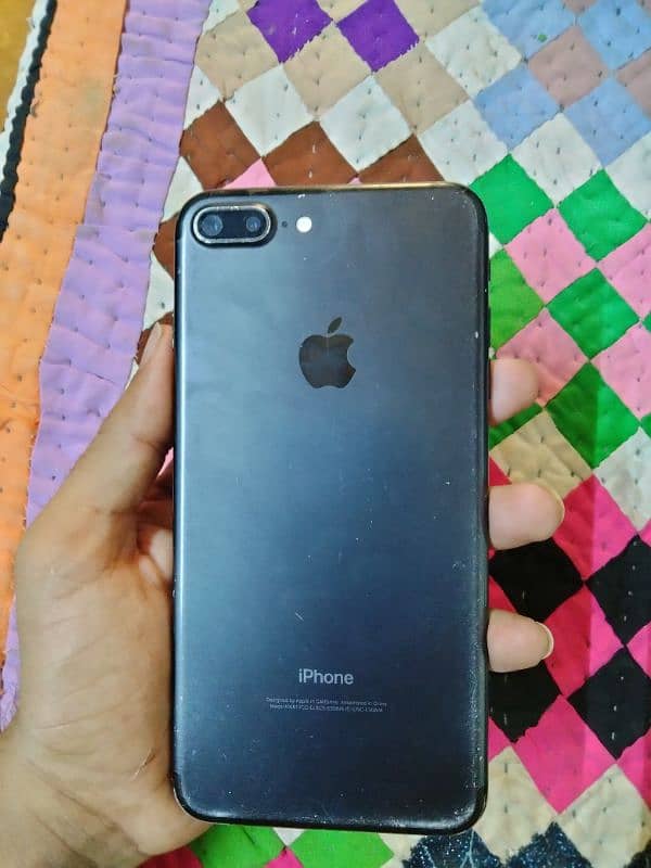 i phone 7 plus 128 only phone no box pr CNiC ke copy do ga PTA approve 4