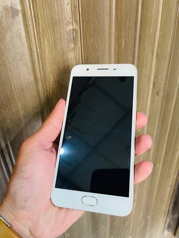 Oppo F1s 0