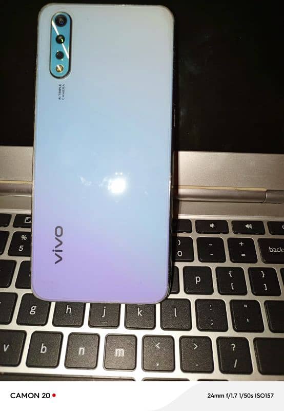 vivo s1 8|256 orignal phone ha finger ok front camer ma thori dust ha 0