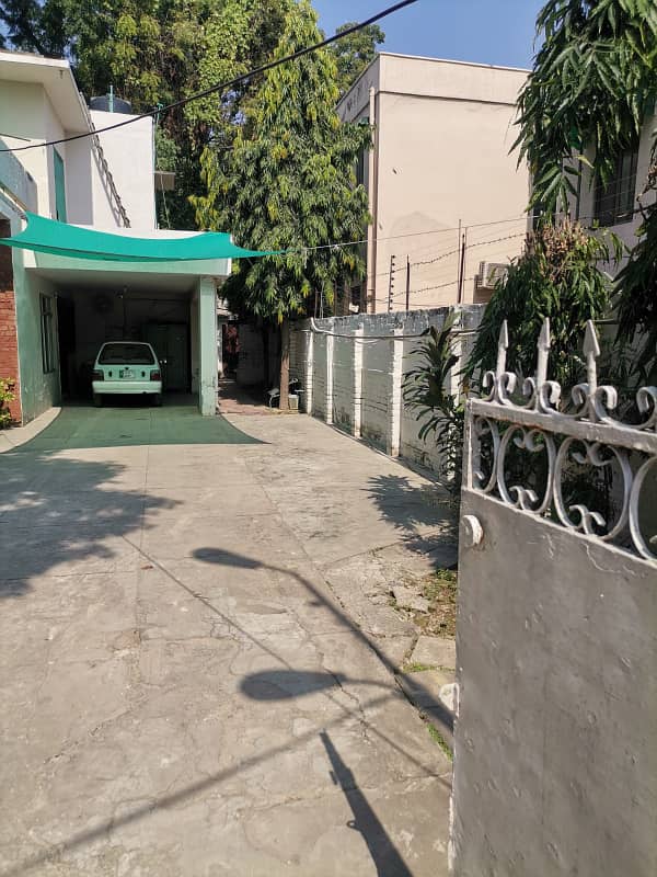 Super Hot Location 1 Kanal Old House For Sale In Sarwar Road 2