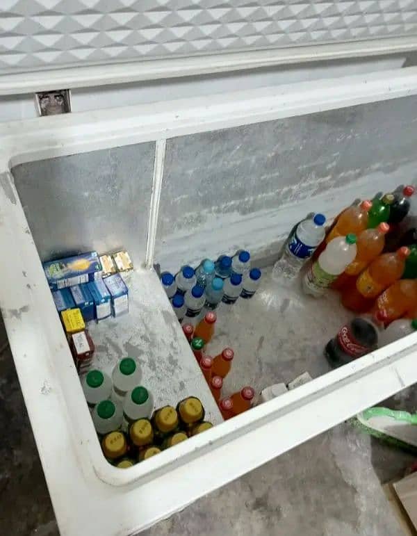 freezer for sale good condition  NO. 0348/5600/800 2