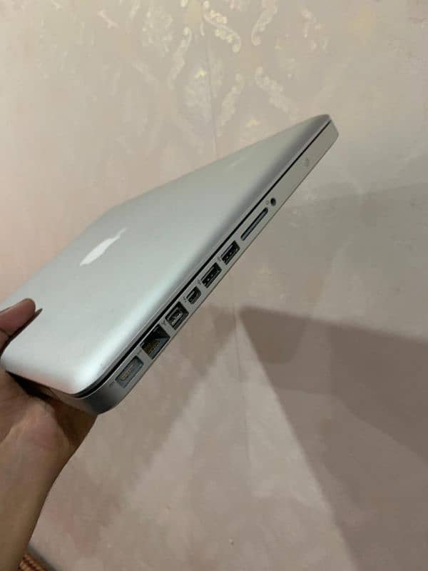 apple MacBook pro 2