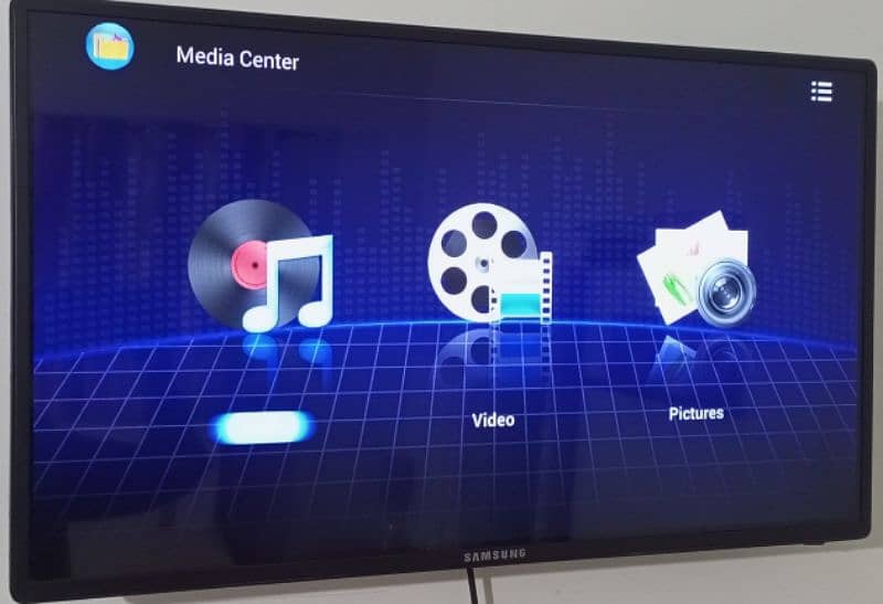 32 inch SAMSUNG smart tv excelent condition. EcoStar LED non android 2