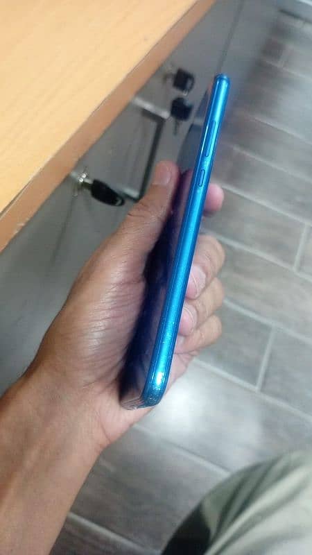 Huawei P20 Lite blue color in good condition with box 0