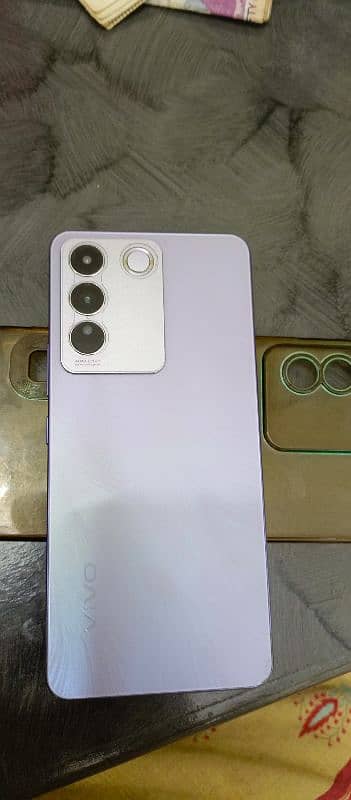 vivo v27e with original charger and box 2