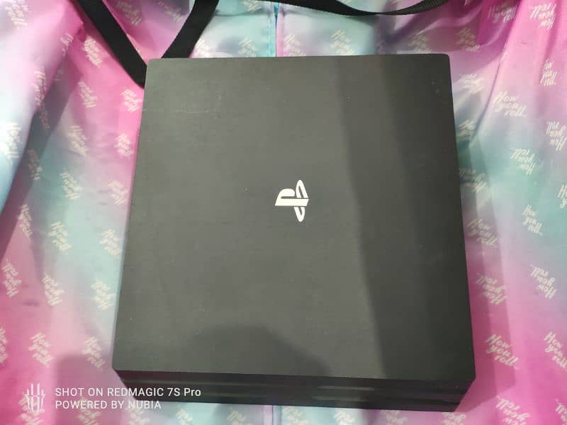 PS4 pro 1TB 1