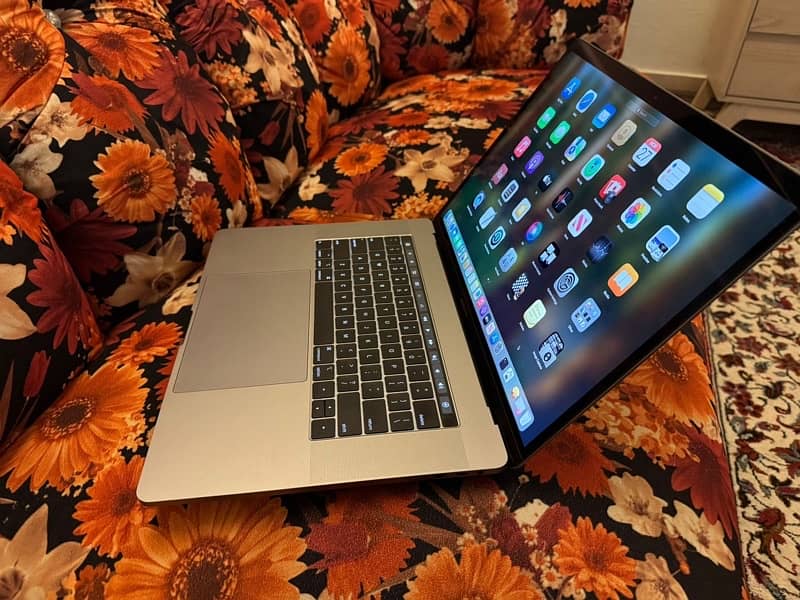 MacBook Pro 2019 - 15.4 inch i9 Processor 1