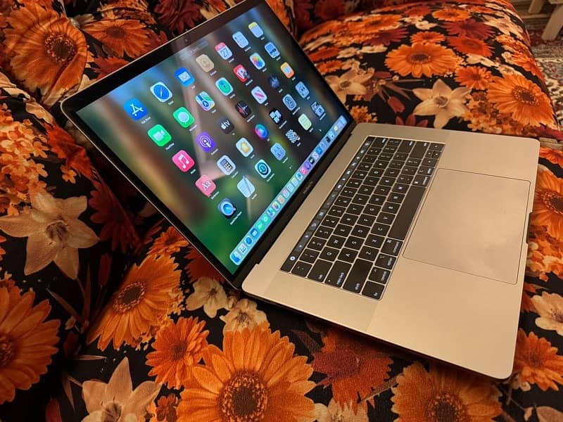 MacBook Pro 2019 - 15.4 inch i9 Processor 2