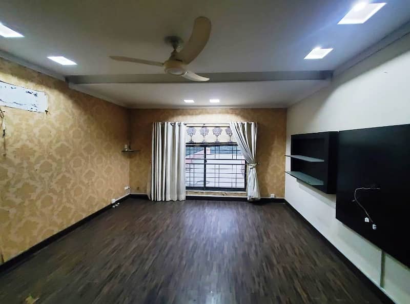 01 Kanal 3 Bed Rooms Beautiful Upper Portion Available For Rent in DHA Phase 1 Lahore Cantt 14