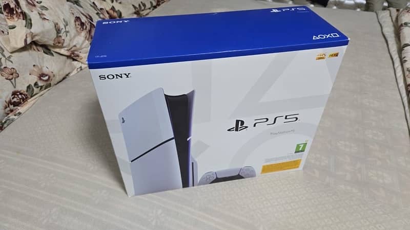 Slightly used PS5 Slim Europe with box 0