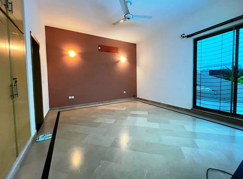 01 Kanal 3 Bed Rooms Beautiful Upper Portion Available For Rent in DHA Phase 1 Lahore Cantt 12