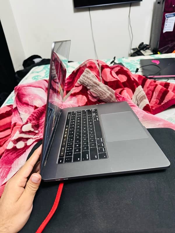 MacBook Pro 2019 16-inch 512GB 1