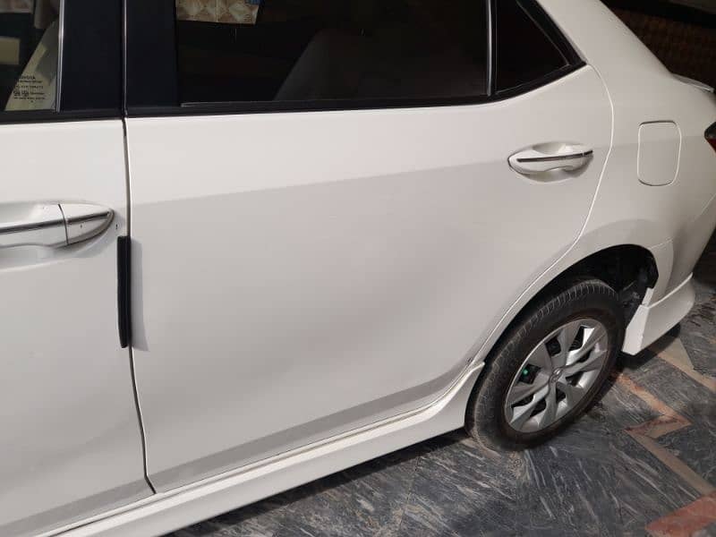 Super white Toyota Corolla GLI 2018 Urgent Sale 7