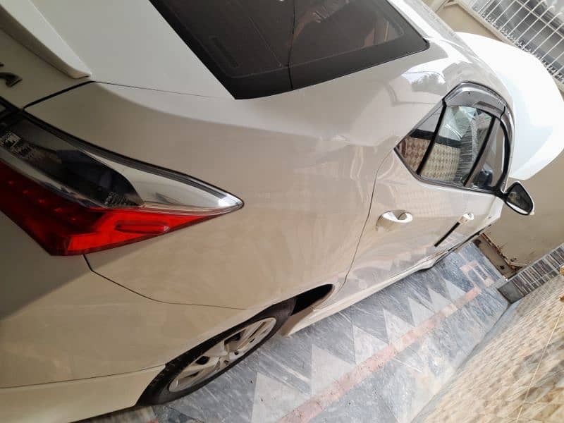 Super white Toyota Corolla GLI 2018 Urgent Sale 14