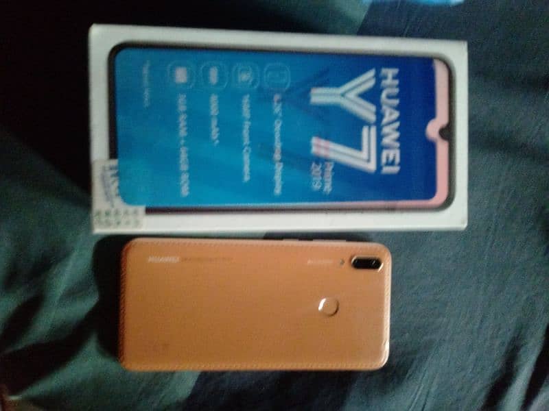 Huawei Y7 with complete box . . 4