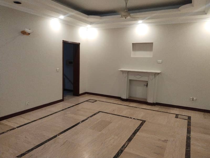 01 Kanal 3 Bed Rooms Beautiful Upper Portion Available For Rent in DHA Phase 3, XX Block, Lahore Cantt 0